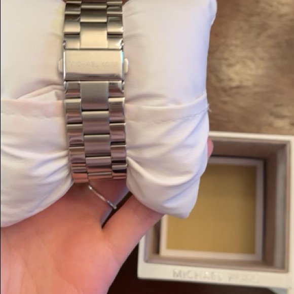 like new Michael Kors watch - Picture 3 of 4